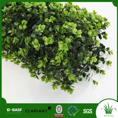 Bức tường màu xanh lá cây trang trí
